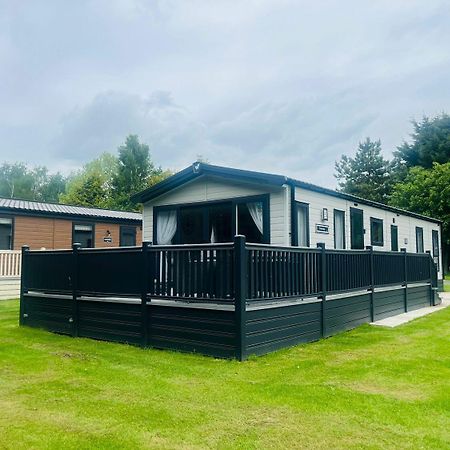 Country Cabin With Hot Tub York Zewnętrze zdjęcie