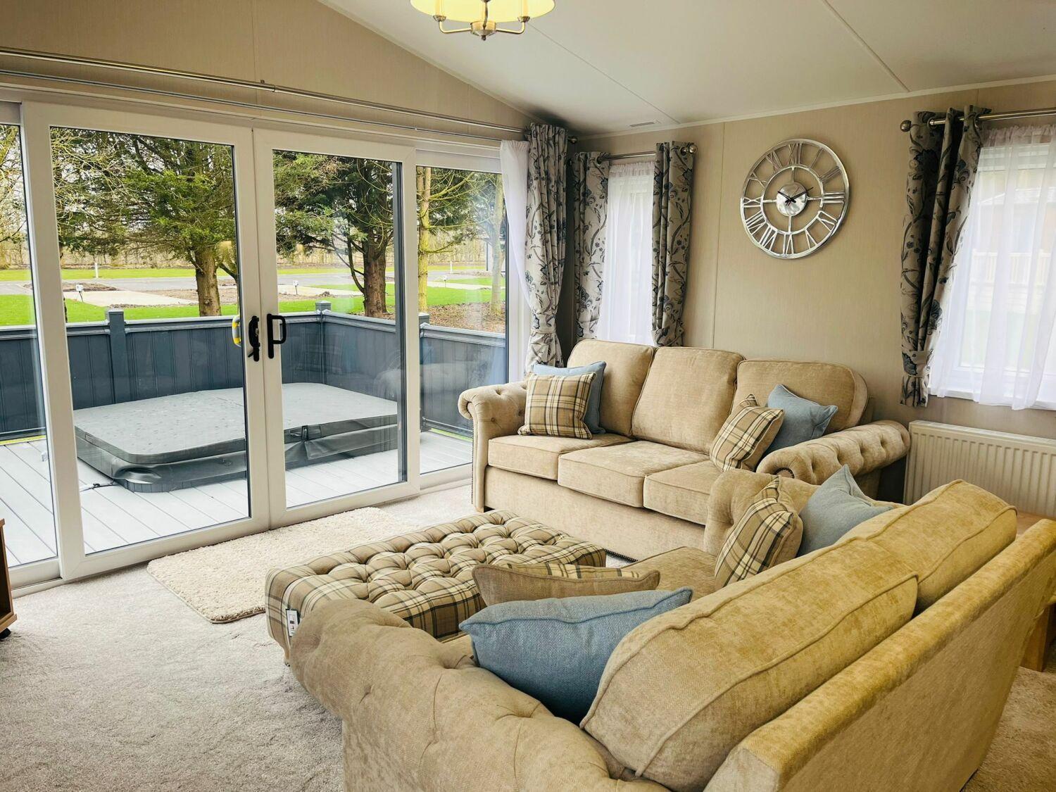 Country Cabin With Hot Tub York Zewnętrze zdjęcie