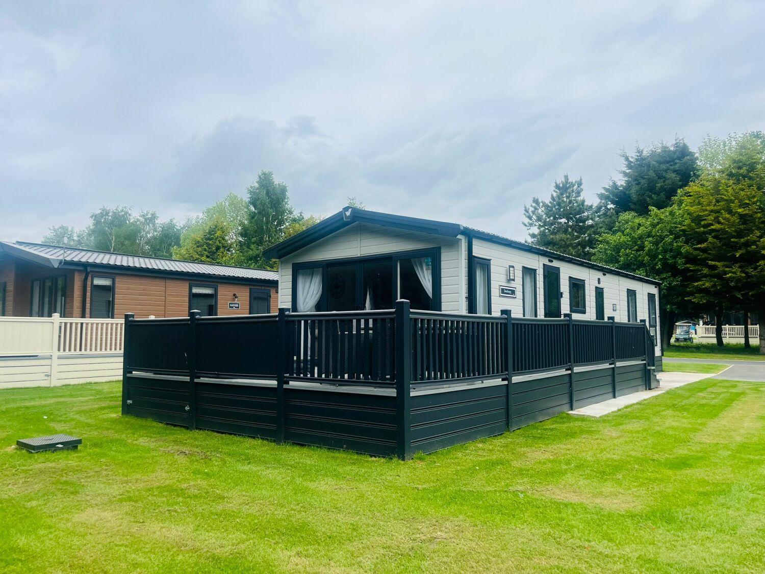 Country Cabin With Hot Tub York Zewnętrze zdjęcie